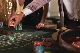 Dasbor olahraga multi-cabang menampilkan jadwal dan panduan pasar